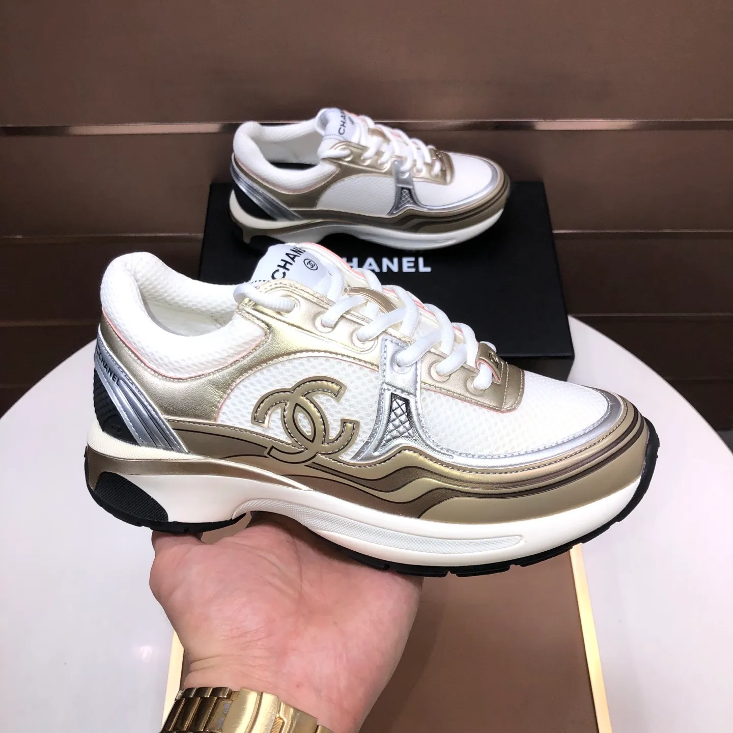 Men's shoes💰600💰【CHANEL】(Chanel couple's model)👩‍❤️‍💋‍👨The latest all-season shoes🔥🔥The ultimate derivative model. Not only are you more fashionable on your feet, but wearing flat shoes can also lengthen your overall body shape ~ "Features" The simple upper is paired with conspicuous small fragrant cloth strips, which is fashionable and high-end. 💕💕Selected Chanel fabric for the upper, comfortable and soft fabric lining available in 5 colors 🐎Size: (women's 35-39, customized 40. Men's 38-44, customized 45)